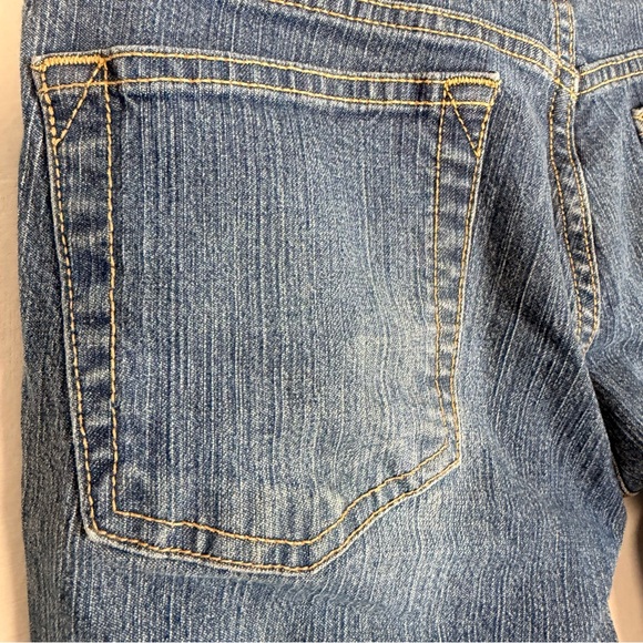 Levi's Women's Flared Jeans in Blue Wash - Picture 6 of 9